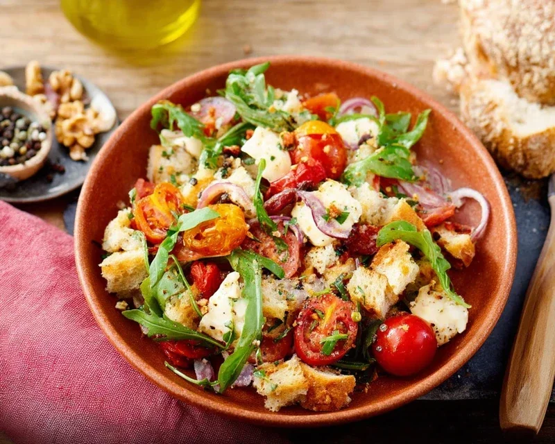 Mediterraner Brotsalat - schnell und einfach gemacht